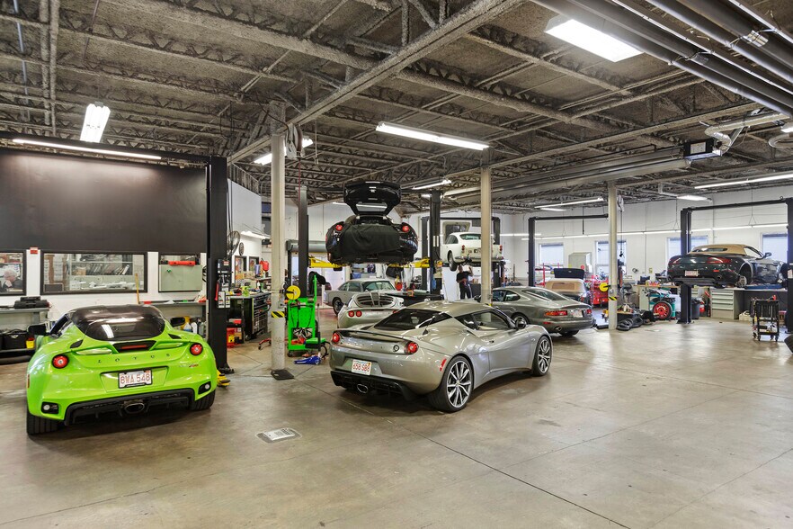 More Photos Of 85 Linden St, Waltham Showroom For Sale