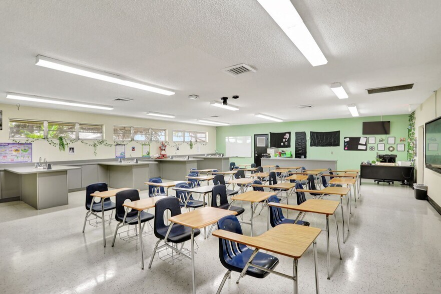 More Photos Of 959 SE 6th Ave, Deerfield Beach Schools For Sale