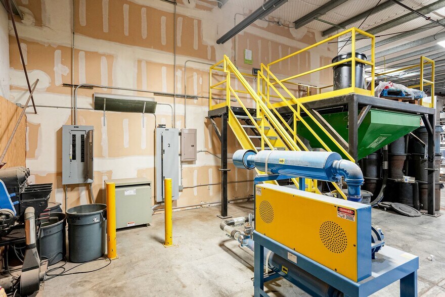 More Photos Of 1852 Fescue St SE, Albany Office For Sale