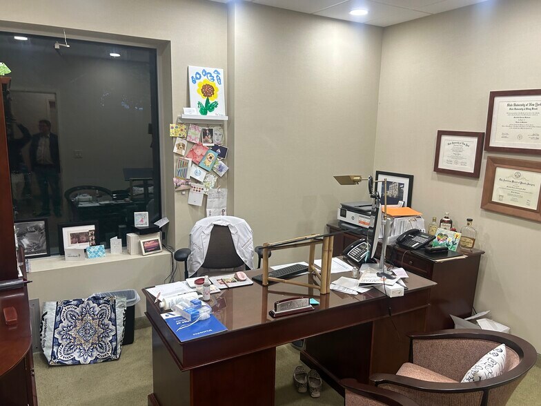 More Photos Of 864 W Jericho Tpke, Huntington Medical For Lease