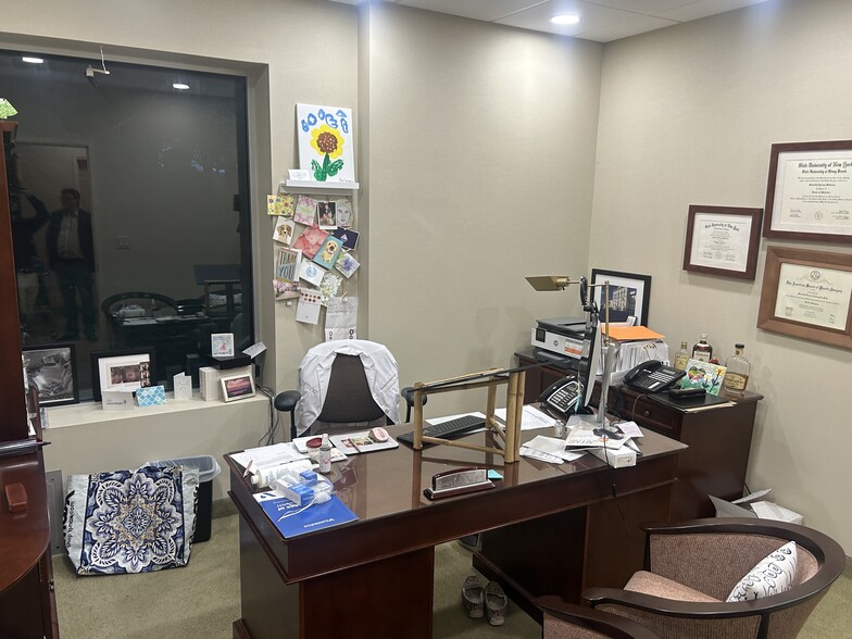 More Photos Of 864 W Jericho Tpke, Huntington Medical For Sale