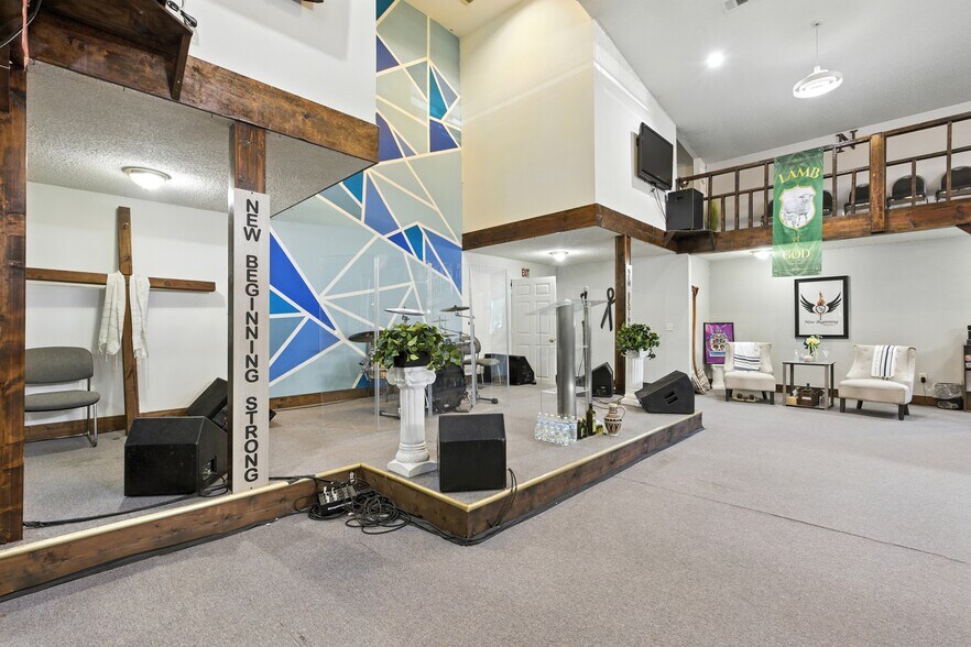 More Photos Of 303 N Pond St, Toccoa Religious Facility For Sale