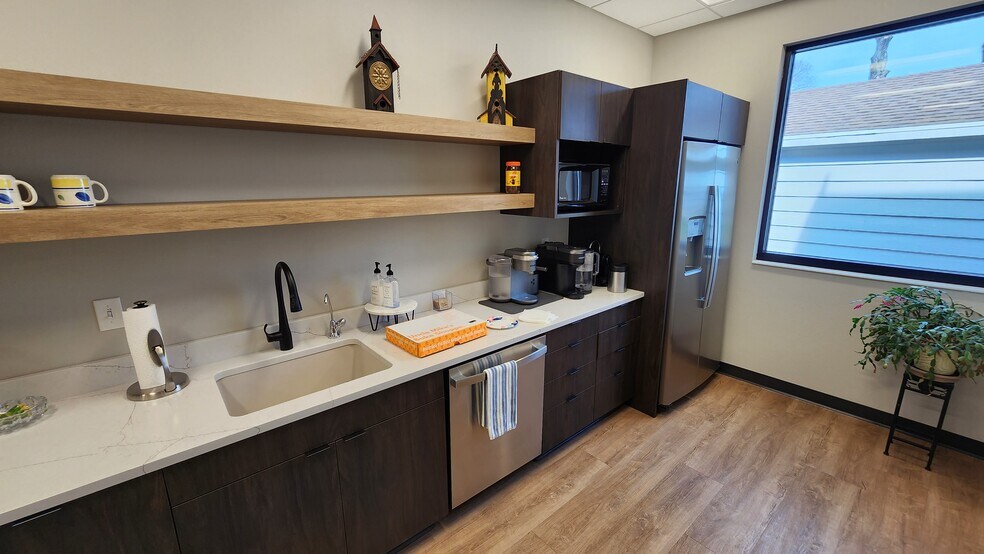 More Photos Of 805 George St, De Pere Office For Sale