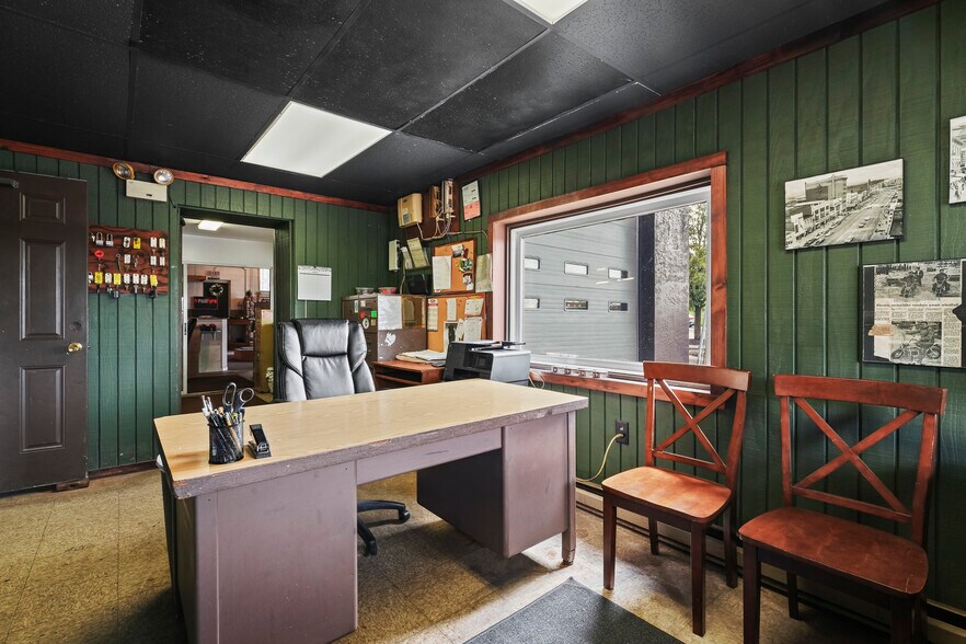 More Photos Of 111 Nott Ter, Schenectady Auto Repair For Sale