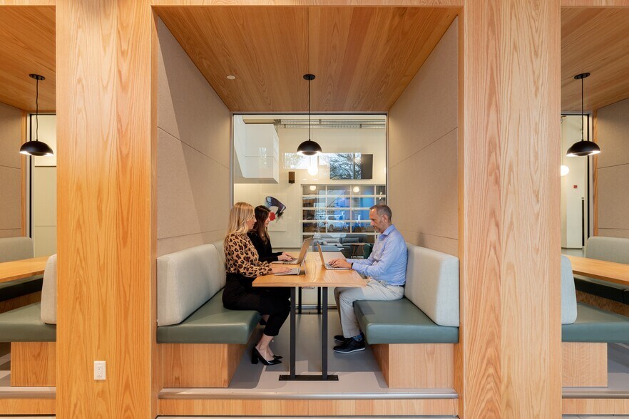 More Photos Of 460 Doyle Ave, Kelowna Coworking Space