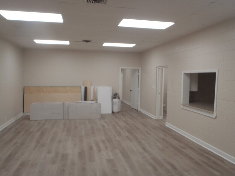 More Photos Of 2025 McLarty Dr, Newport Office For Sale