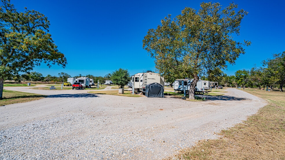 More Photos Of 1275-1299 Big Valley Cir, Lipan Trailer Camper Park For Sale