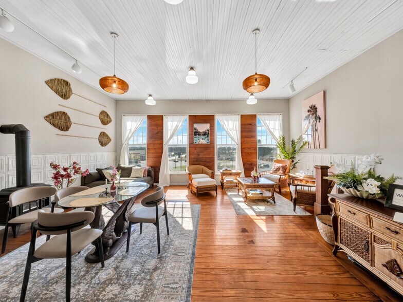 More Photos Of 106 W Main St, Pilot Point Storefront For Sale