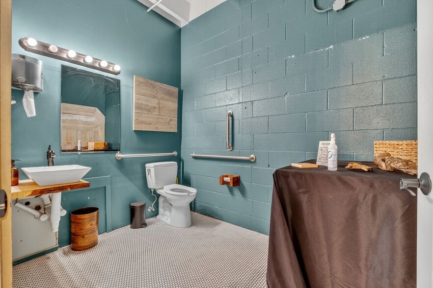 More Photos Of 1305-1311 Dickerson Pike, Nashville Freestanding For Lease