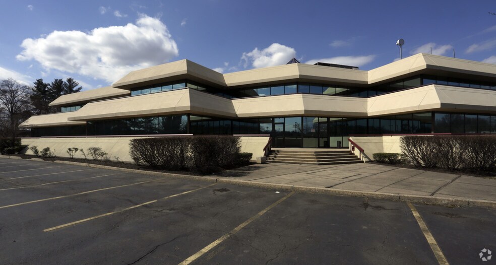 More Photos Of 75 James Way, Southampton Medical For Sale