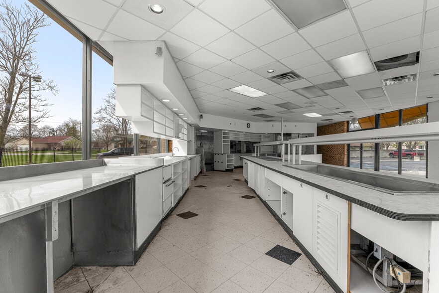 More Photos Of 15839 Telegraph Rd, Redford Township Fast Food For Lease