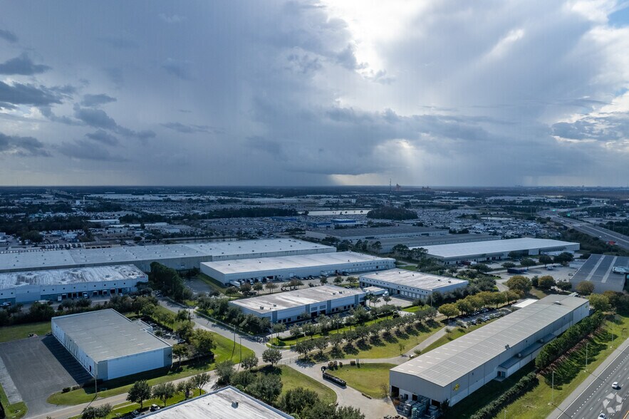 More Photos Of 950 Gills Dr, Orlando Light Distribution For Lease