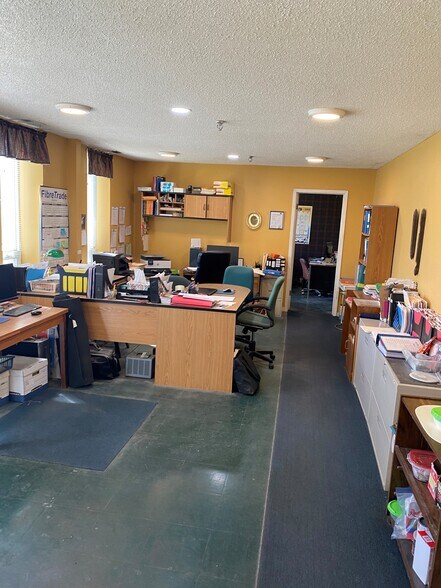 More Photos Of 38 Bruce Cres, Carleton Place Warehouse For Lease