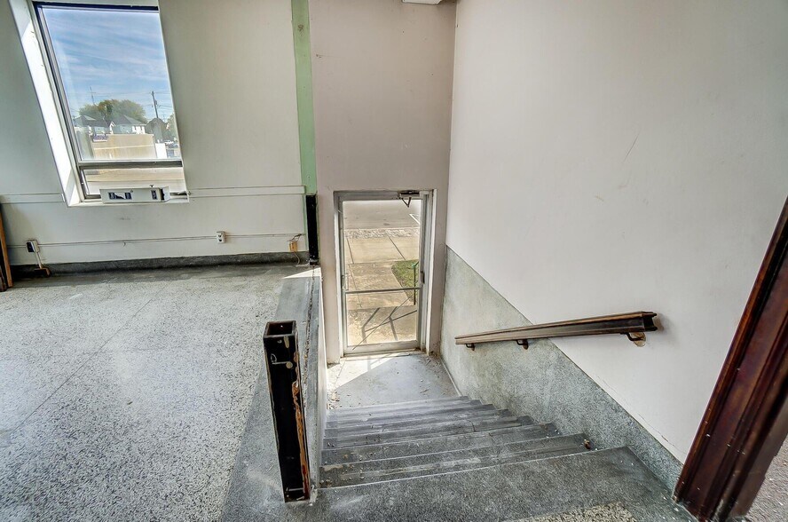 More Photos Of 311 S Main St, Celina Office For Sale