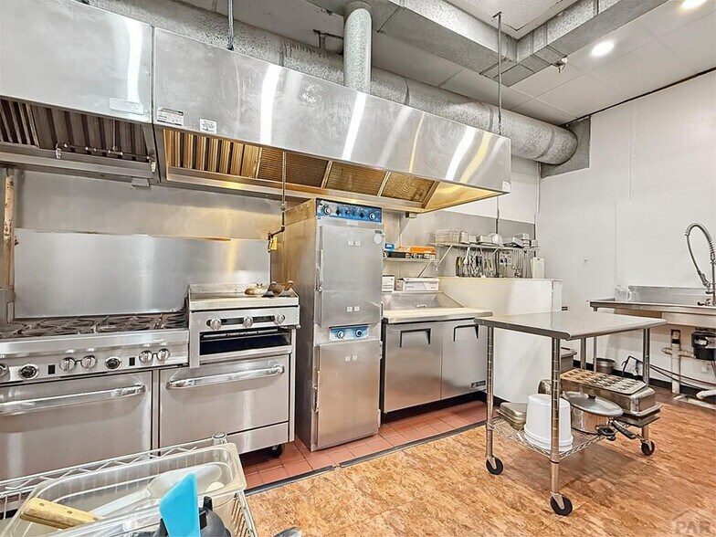 More Photos Of 424 W Northern Ave, Pueblo Restaurant For Sale