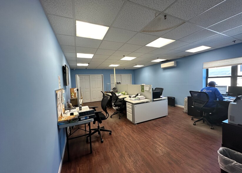 More Photos Of 925 Saw Mill River Rd, Yonkers Manufacturing For Lease