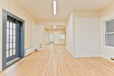 More Photos Of 127 Rue Queen, Sherbrooke Office Residential For Sale