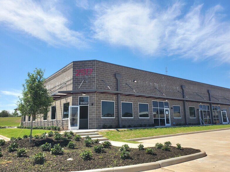 Primary Photo Of 2517 N Frazier St, Conroe Office For Lease