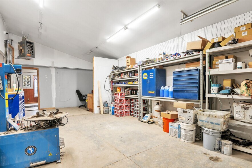 More Photos Of 9846 E Grand River Ave, Brighton Service For Sale