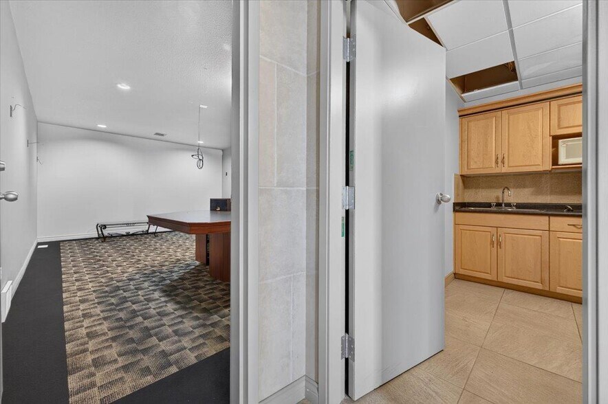 More Photos Of 12803 54th St NW, Edmonton Office For Sale