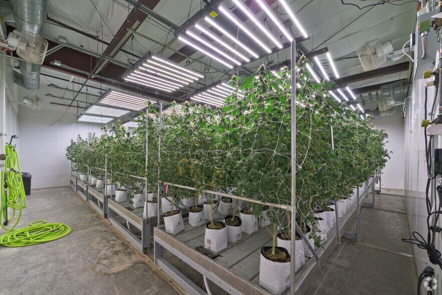 More Photos Of 84829 Avenue 48, Coachella Manufacturing For Sale