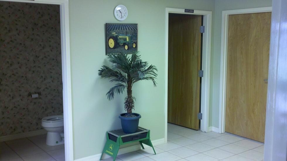 More Photos Of 7812 Symmes Rd, Gibsonton Service For Lease