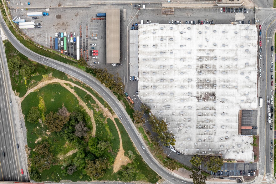 More Photos Of 5625 E Firestone Blvd, South Gate Warehouse For Lease