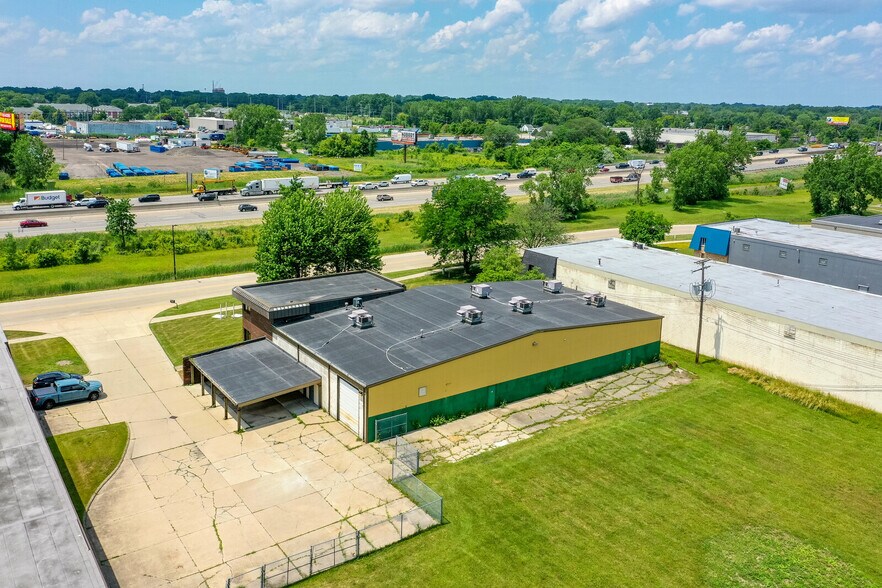 More Photos Of 42470 Executive Dr, Harrison Township Warehouse For Lease