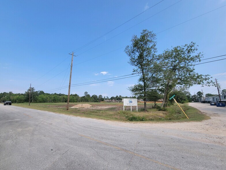More Photos Of 0 Lakeville Dr, Kingwood Land For Sale