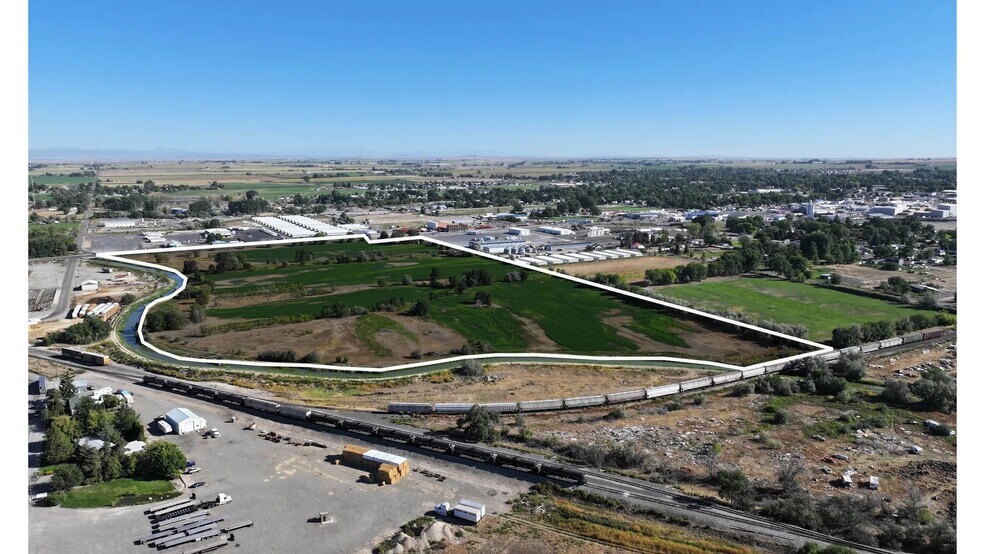 More Photos Of 921 W Main St, Jerome Truck Terminal For Lease