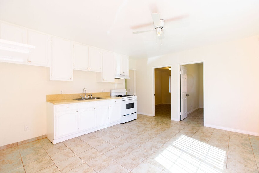 More Photos Of 405-411 1/2 E Esther St, Long Beach Apartments For Sale