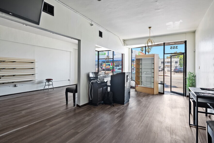More Photos Of 355-359 N Fairfax Ave, Los Angeles Storefront Retail Office For Lease