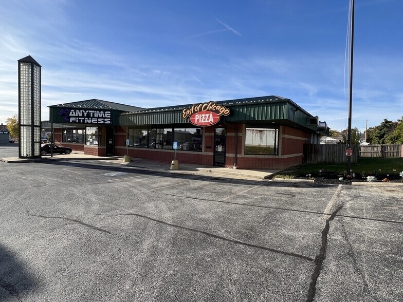 More Photos Of 205 Defiance St, Wapakoneta Health Club For Lease