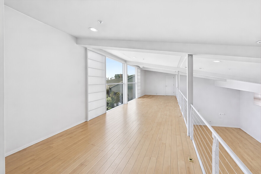 More Photos Of 2100 Abbot Kinney Blvd, Venice Loft Creative Space For Lease