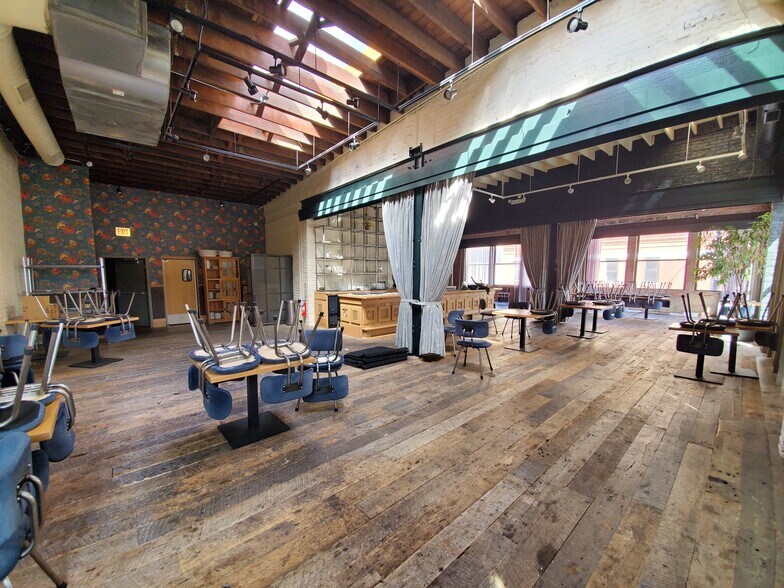 More Photos Of 802-804 W Randolph St, Chicago Storefront Retail Office For Lease