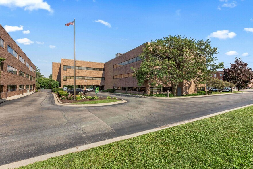 More Photos Of 608 S Washington St, Naperville Office For Lease