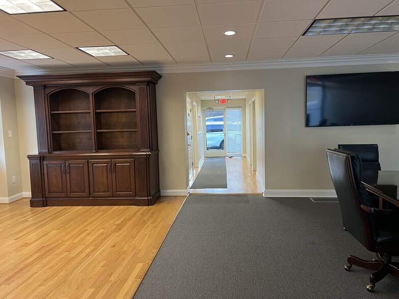 More Photos Of 165 N Renfro St, Mount Airy Office For Sale