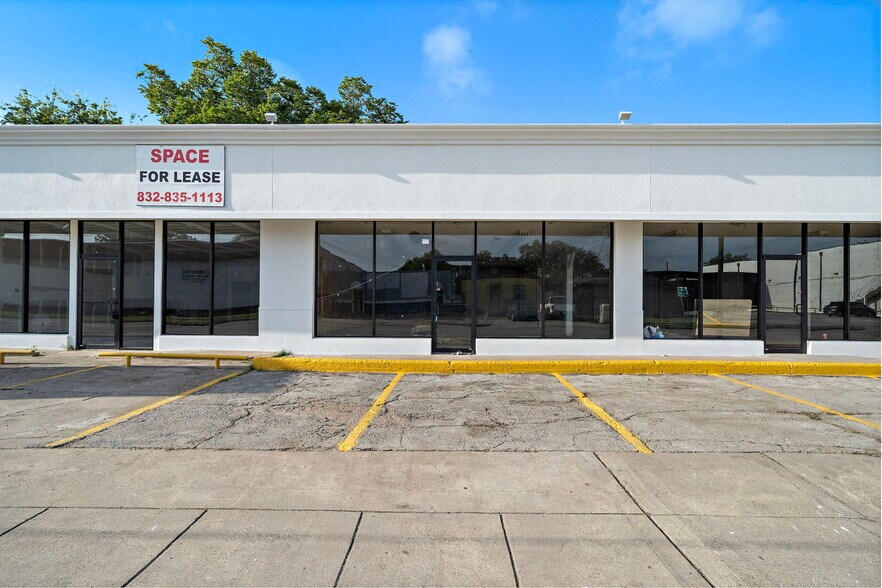 More Photos Of 6930 Lyons Ave, Houston Storefront Retail Office For Sale