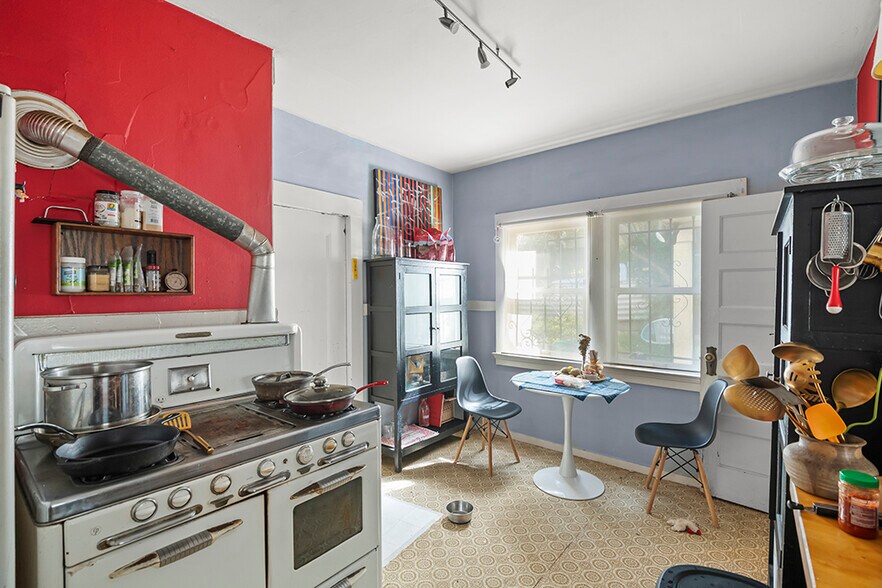 More Photos Of 326 Athol Ave, Oakland Multifamily For Sale