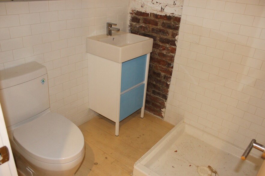 More Photos Of 27 Coffey St, Brooklyn Schools For Lease