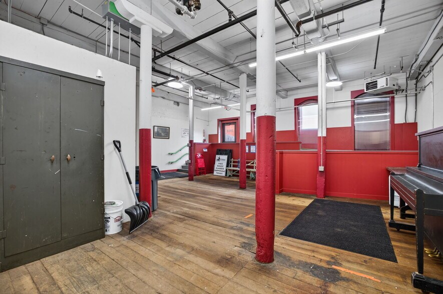 More Photos Of 420 Park St, Housatonic Flex For Sale