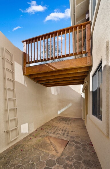 More Photos Of 1935 E Joy Ranch Rd, Phoenix Specialty For Sale