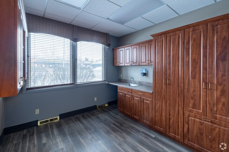 More Photos Of 2828 E State Blvd, Fort Wayne Medical For Sale