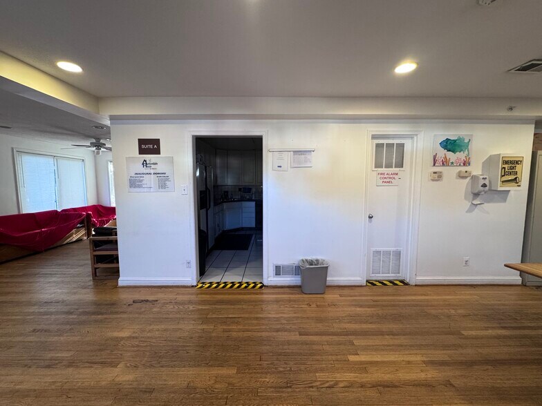 More Photos Of 7217 Poplar St, Annandale Office Residential For Sale