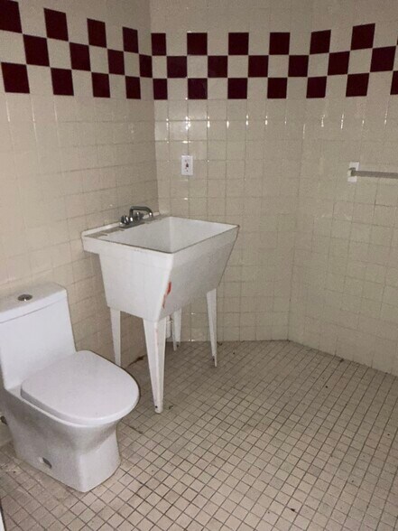 More Photos Of 130-136 Cherry Hill Dr, Belton Office Residential For Lease