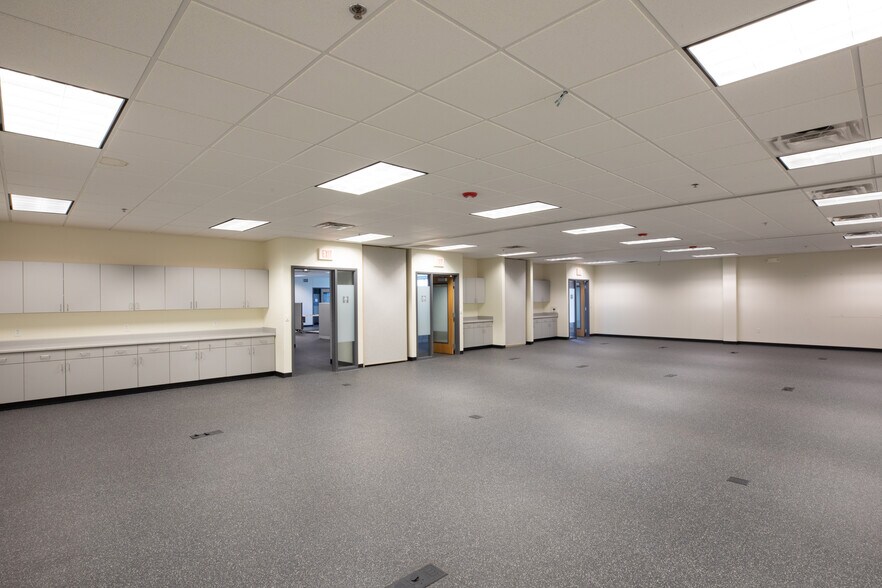 More Photos Of 4302 NW Mattox Rd, Riverside Warehouse For Sale