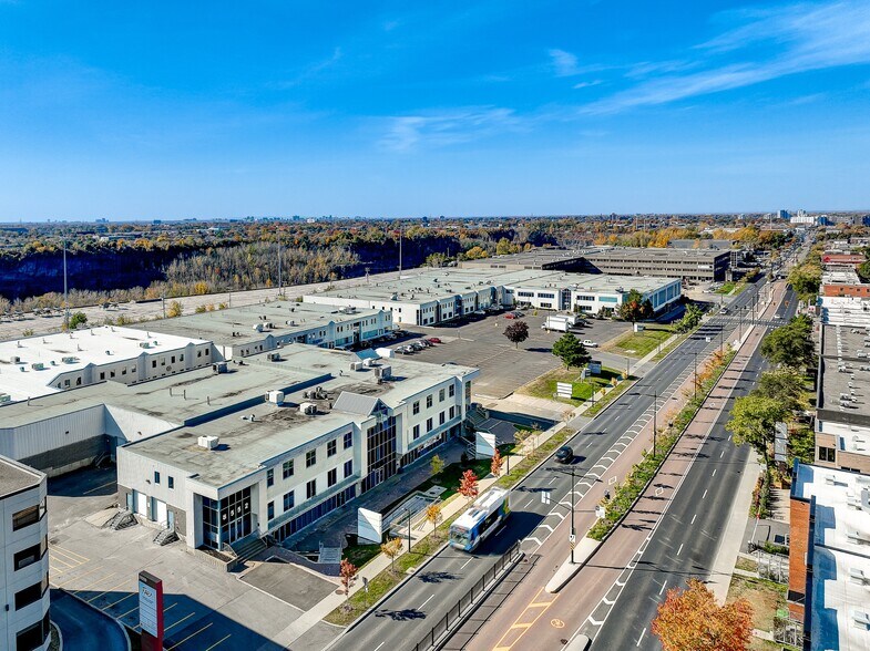 More Photos Of 8552-8678 Boul Pie-IX, Montréal Warehouse For Lease