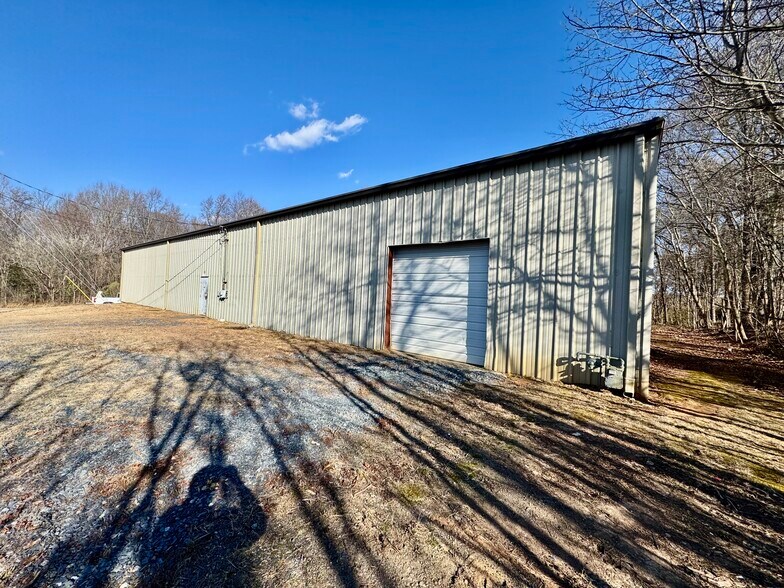 More Photos Of 117-D Liberty Dr, Thomasville Warehouse For Lease