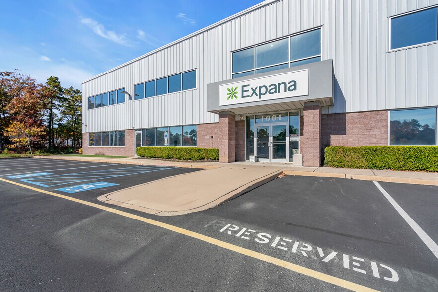 More Photos Of 1001 Corporate Cir, Toms River Warehouse For Lease
