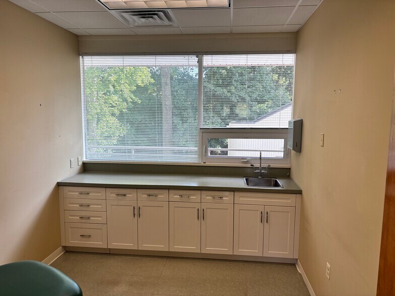 More Photos Of 220 Ridgedale Ave, Florham Park Office For Sale